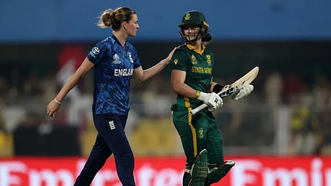 SA vs ENG World Cup 1st Semifinal : द. आफ्रिकेचा ‘रनवर्षाव’! लॉराच्या तडाख्यात इंग्लंड भुईसपाट