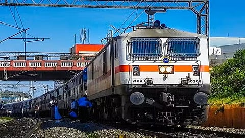 Railway Ticket Cancellation: रेल्वे तिकीट रद्द नियम कडक : 8 तासांपूर्वी रद्द न केल्यास परतावा नाही