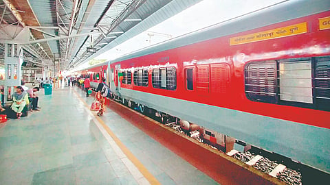 Kolhapur Railway News: कोल्हापूर-अहमदाबाद, दिल्ली, नागपूर एक्स्प्रेसचे डबे होणार कमी