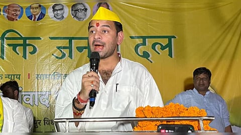 Bihar Elections Results : रालोआच्या 'त्सुनामी'त लालू पूत्र गेला वाहून, २० हजारांनी पिछाडीवर