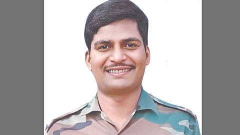 Babasaheb Pandhare: कात्राळ येथील जवान डेहराडूनमध्ये हुतात्मा