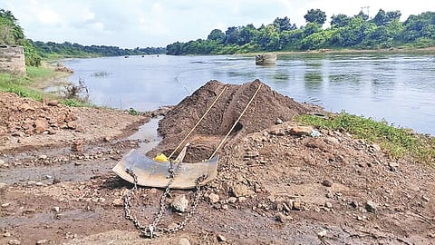 Sand smuggling