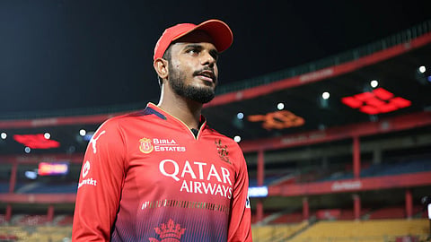 RCB player controversy : आरसीबीच्या वेगवान गोलंदाजाला कोर्टाचा झटका; बलात्कार प्रकरणातील अटकपूर्व जामीन अर्ज फेटाळला