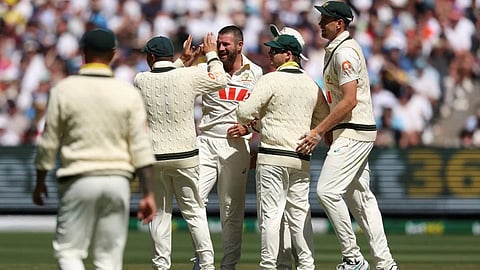 AUS vs ENG : मेलबर्नमध्ये गोलंदाजांचे तांडव..! 'बॉक्सिंग डे' कसोटीच्या पहिल्याच दिवशी २० फलंदाज तंबूत; प्रेक्षकांचाही जागतिक विक्रम