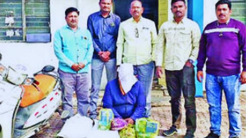A man transporting gutkha worth 36,000 rupees on a scooter was apprehended