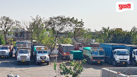 अवैध रेती उपशावर मध्यरात्री धाड; पोकलँडसह, ट्रॅक्टर बोटी, डंपर जप्त