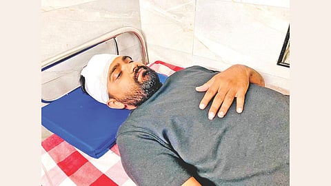 Ambajogai hotel businessman attacked