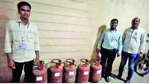Parbhani gas cylinder raid