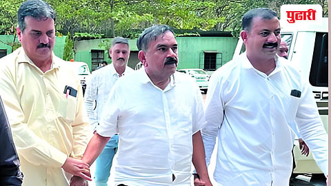 Ashok Kharat News | लैंगिक छळ प्रकरणी कॅप्टन खरातला क्राईम ब्रांचच्या बेड्या