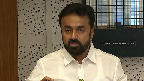 Mahavitaran officials privilege motion