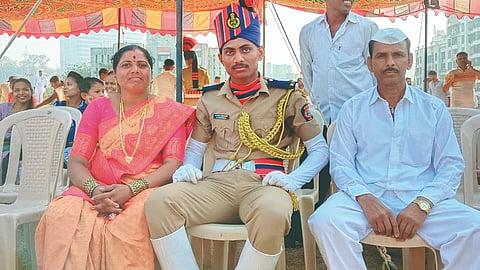 Karmala inspirational story: एका शपथेने बदलले नशीब अन् मुलगा झाला पोलिस