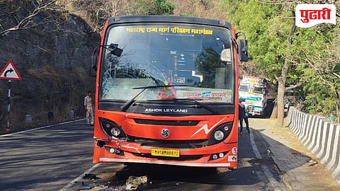 अजिंठा घाटात एसटी बस व आयशर ट्रकचा समोरासमोर अपघात