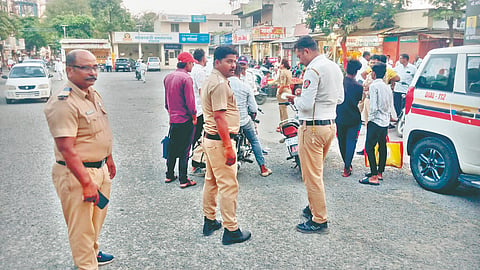 Satara Police: साखरवाडीत पोलिसांची 22 वाहनचालकांवर दंडात्मक कारवाई