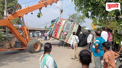 Tempo Overturn Traffic Jam
