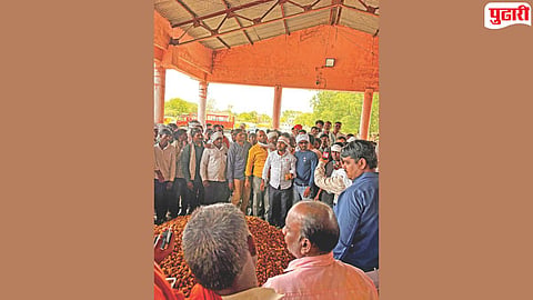 Hingoli turmeric farmers protest