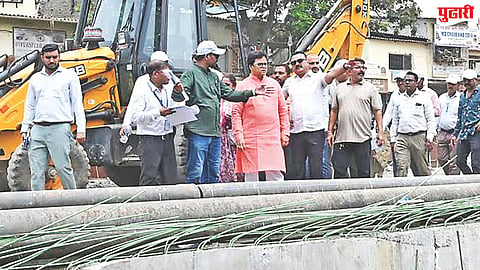 Mumbai mayor drain inspection