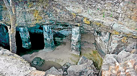 Bahrot Parsi caves |