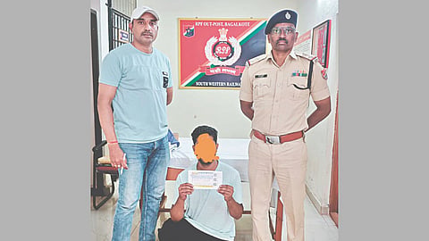 Railway ticket scam: रेल्वे तिकिटांचा काळाबाजार; १७ जणांना अटक
