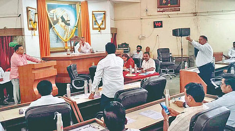 Satara municipal politics: नगरपालिकेत खंदारे - बनकरांमध्ये खडाजंगी