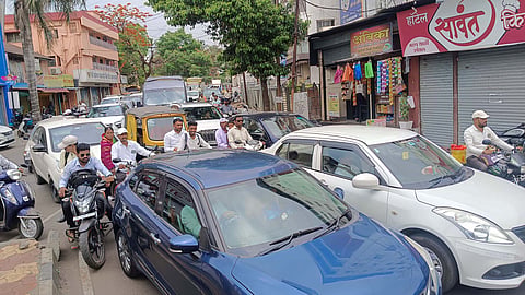 Karad Traffic: कराड शाहू चौकातील वाहतूक कोंडी फुटेना