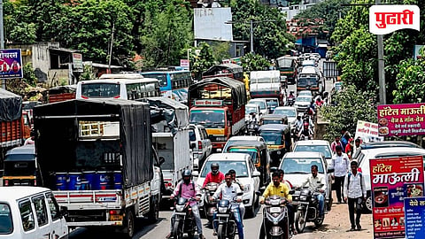 Kolhapur Ratnagiri highway traffic jam | कोल्हापूर-रत्नागिरी मार्गावरील वाहतूक कोंडीने प्रवासी हैराण