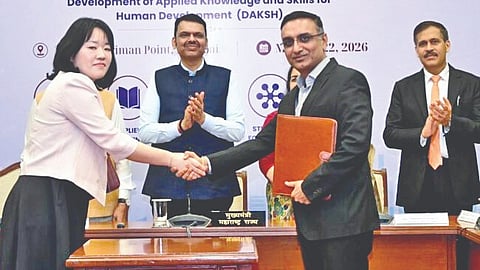 मुंबई : मुख्यमंत्री देवेंद्र फडणवीस यांच्या उपस्थितीत करार करण्यात आले.