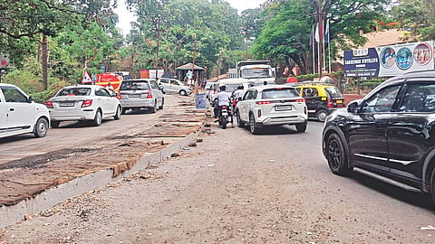 Panchgani traffic jam: ठेकेदाराच्या हलगर्जीपणामुळे वाहतूक कोंडी