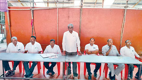 Belgaum News: सरकारी कार्यालयांवरही हवेत मराठी फलक