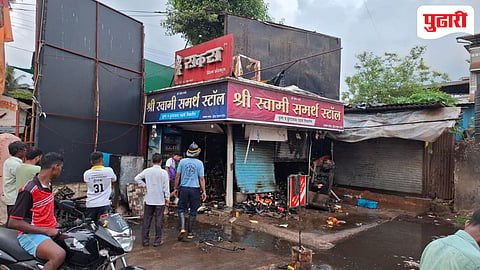 Ratnagiri fire news | खेड एसटी स्टँडवरील श्री स्वामी समर्थ स्टॉलला पहाटे आग