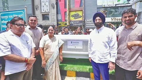 नवी दिल्ली : दिल्लीच्या मुख्यमंत्री रेखा गुप्ता आणि पर्यावरणमंत्री मनजिंदर सिंह सिरसा यांनी मायापुरी येथील ट्रायल युनिटला प्रत्यक्ष भेट देऊन यंत्राच्या कार्यपद्धतीची पाहणी केली.