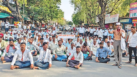 Solapur Farmers Protest: पोलिसांच्या दडपशाहीला रस्ता जामने प्रत्युत्तर