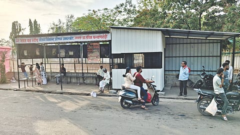 ST Bus Ticket Booking: एसटीची तिकीट विक्री सुरू झाली शेडमध्ये
