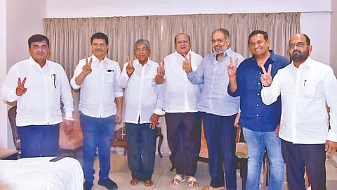 कोल्हापूर : ‘गोकुळ’ निवडणूक संदर्भात महायुतीच्या प्रमुख नेत्यांची रेसिडेन्सी क्लब येथे बैठक झाली. यावेळी उपस्थित मंत्री चंद्रकांत पाटील, मंत्री हसन मुश्रीफ, खा. धनंजय महाडिक, पालकमंत्री प्रकाश आबिटकर, आ. विनय कोरे, समित कदम व आ. अमल महाडिक.