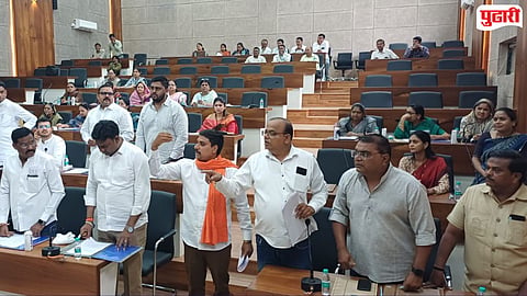 Nandurbar News: नंदुरबारमध्ये कत्तलखान्यांवरून खडाजंगी, पालिकेत भाजप विरुद्ध शिंदे गट आमनेसामने; हिंदुत्वावरून आरोप-प्रत्यारोप
