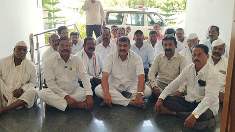 Atpadi Cable Theft: केबल चोरीप्रकरणी शेतकऱ्यांचा आटपाडी पोलीस ठाण्यात ठिय्या