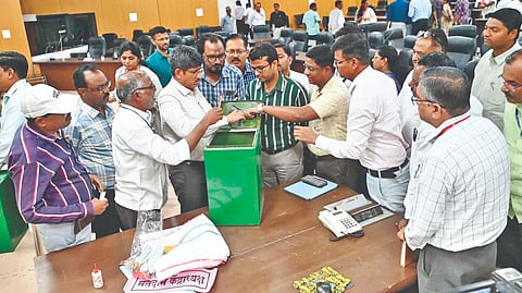 Solapur election security: मतदान केंद्रावर सीसीटीव्ही वॉच