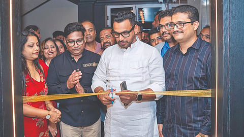 24K क्राफ्ट ब्रूझ आणि सत्त्व प्युअर व्हेजच्या शुभारंभप्रसंगी खासदार धैर्यशील माने. सोबत विश्वविजय खानविलकर, अभिनेत्री स्मिता गोंदकर, राजेश करंदीकर, सूरज लिगाडे, संदीप सोनवलकर, मोहन पाटील आदी.