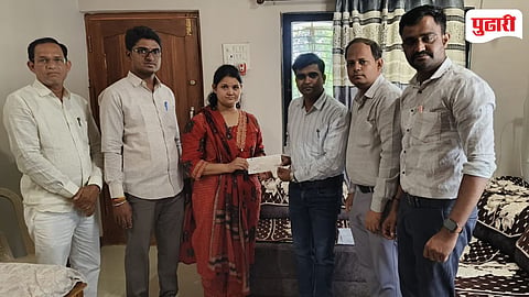 टपाल जीवन विमा ठरला 'कुटुंबाचा आधार'; मृत विमाधारकाच्या पत्नीला २४ लाखांच्या धनादेशाचे वाटप