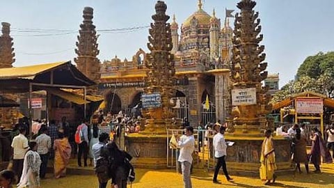 Pune Crime : जेजुरी गडावर मद्यपींचा राडा; दगडफेक करत स्थानिकांना मारहाण, ८ स्थानिकांसह १२ जण जखमी
