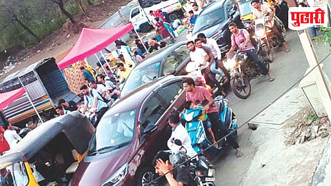 Talegaon Weekly Market Issue