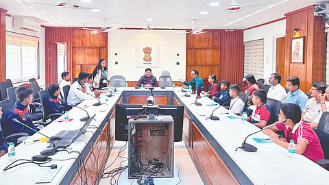 Satara news | अपयशाने खचू नका, नव्या दमाने उभे रहा : जिल्हाधिकारी संतोष पाटील