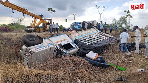 Wadigodri Pachod Road Pickup Overturns