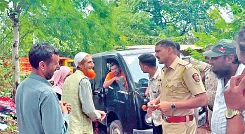 सावंतवाडी पोलिसांकडून चौकशीसाठी ताब्यात घेण्यात आलेला व्यक्ती.