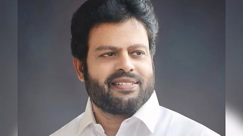 Kolhapur Politics : कोल्हापूरात ठाकरेंच्या शिवसेनेला झटका, रवी इंगवलेंचा जिल्हाप्रमुख पदाचा राजीनामा