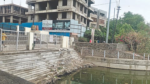 Solapur News: मूर्ती विसर्जनाच्या कुंडाची झाली दुरवस्था