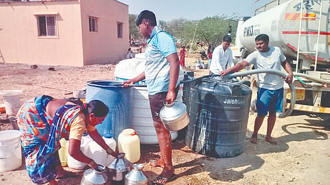 Satara water crisis: ऐन पावसाळ्यात ११३ टँकरने पाणीपुरवठा; जिल्ह्यात १२० गावे व ४०३ वाड्यांमध्ये पाणी टंचाईच्या झळा तीव्र
