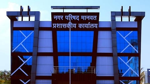 Manvat News | पीएम आवास योजनेतील निधीप्रकरणी नगरपरिषदेची भूमिका; ‘अपहार नव्हे, तर योजनेच्या अंमलबजावणीसाठी केलेला खर्च’
