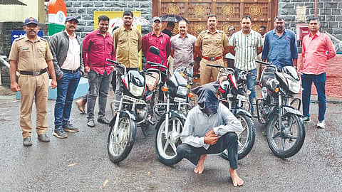 Satara Motorcycle theft: ‘अवलिया’ दुचाकी चोरास अटक; सराईत रेकॉर्डवरचा गुन्हेगार : ४ वाहने जप्त