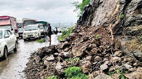 Satara Rain: पश्चिमेकडे संततधार; दरडी कोसळल्या