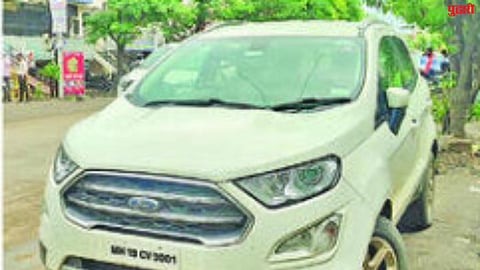 भरदिवसा कारमधून ४ लाखांची रोकड लंपास ! चोरांचे 'धूमस्टाईल' पलायन